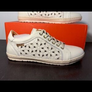 Pikolinos Lagos Leather Perforated Floral Sneakers Natural Womans EU 38/US 7.5-8